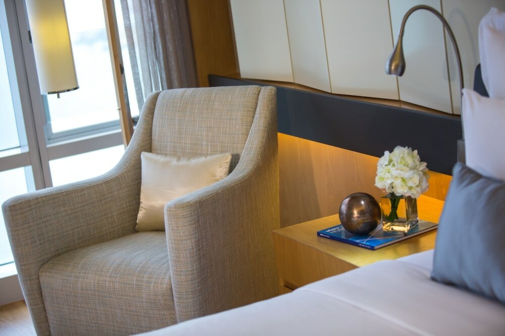 Фото Renaissance Hong Kong Harbour View Hotel