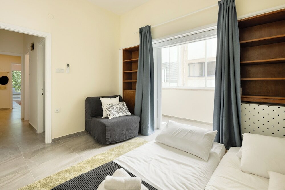 Фото Eclectic Rabin Square Apt by Sea N' Rent