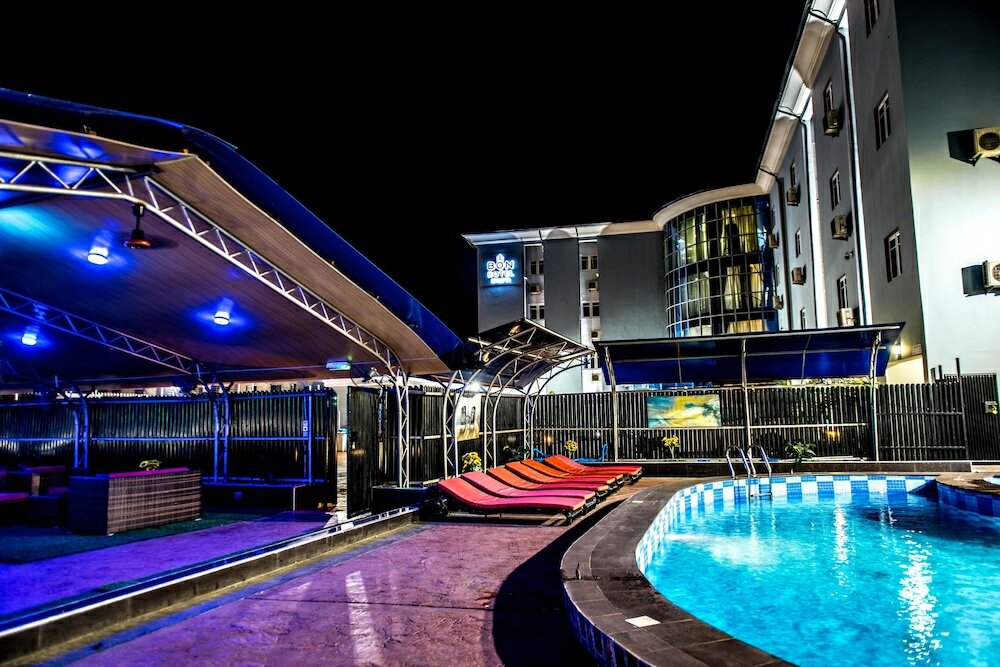 Фото отеля 1