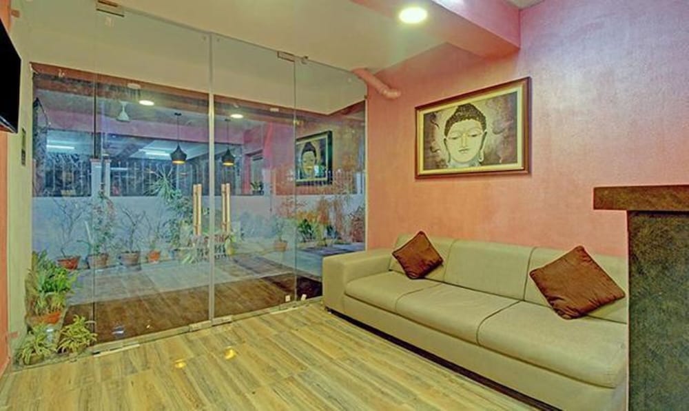 Фото Fabhotel Ashraya Inn
