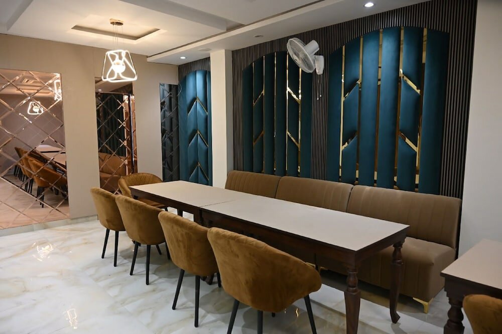 Фото Hotel The Posh