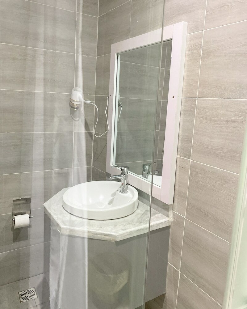 Фото The Gibs Hotel