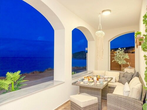 Гостиница Sky Beachfront Villa With Private Pool в Скалете