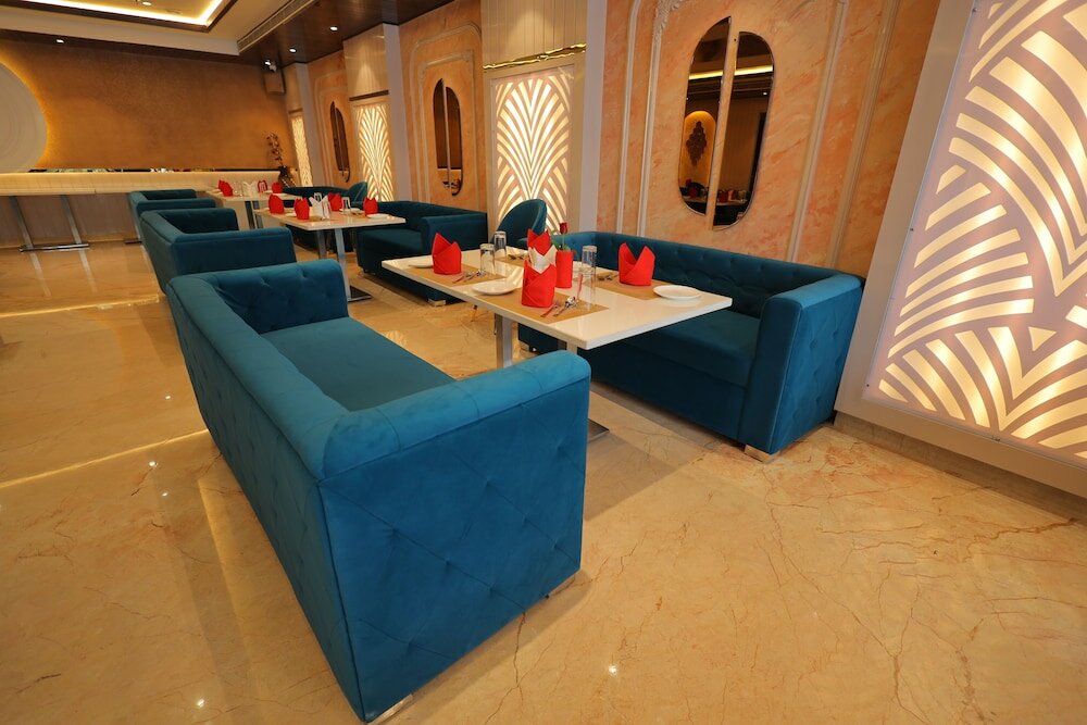 Фото Hotel Taj Crown Plaza