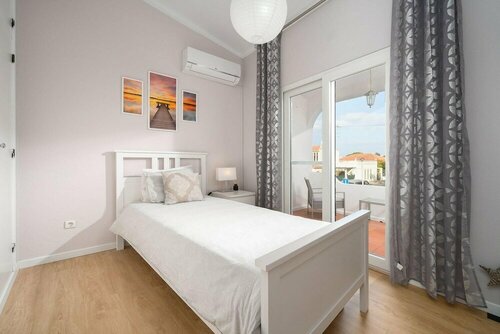 Гостиница Three-bed House With Private Patio in Quarteira