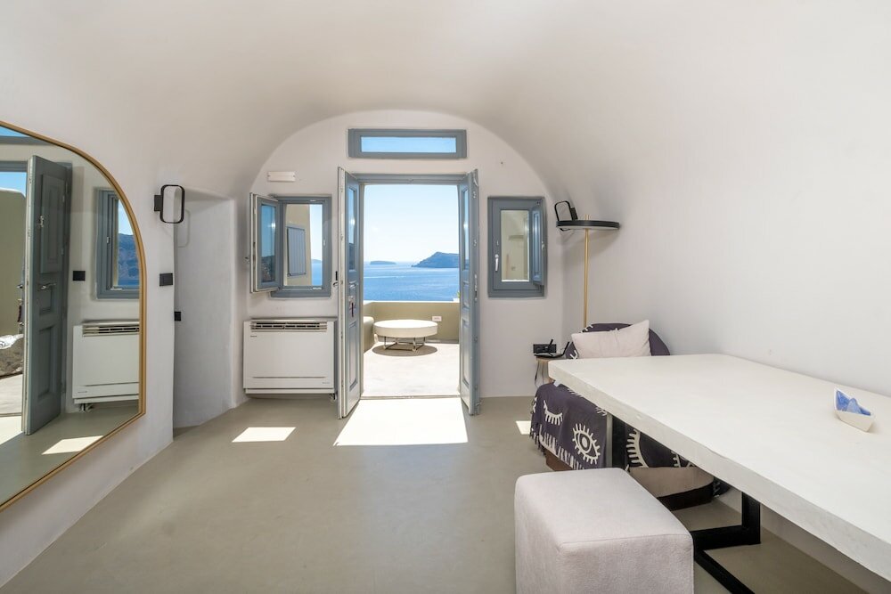 Фото SantorOia Luxury Suites