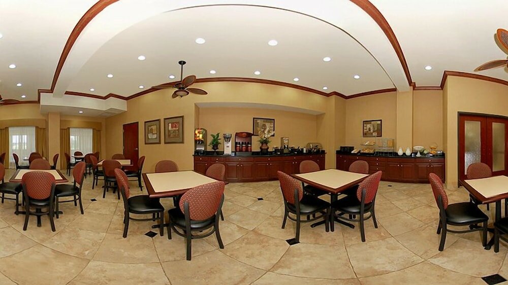 Фото Comfort Suites Yukon - Sw Oklahoma City