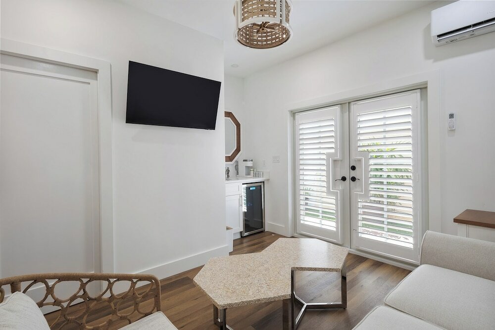 Фото Custom House Inn