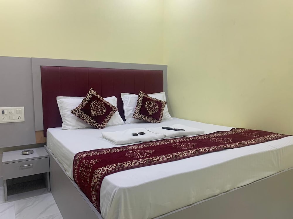 Фото Hotel Sai Guest House