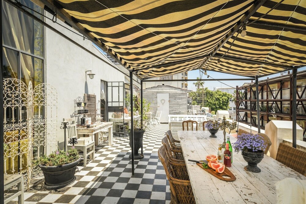 Фото Elegant 1br Apt w Balcony in the City