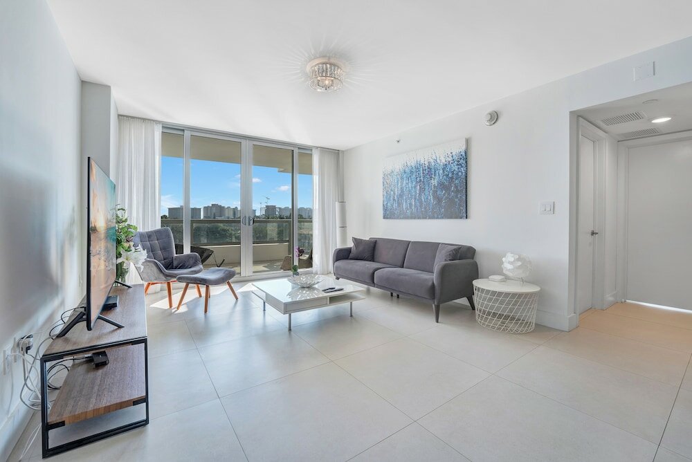 Фото Stunning 2br 2ba Bay Harbour with Pool