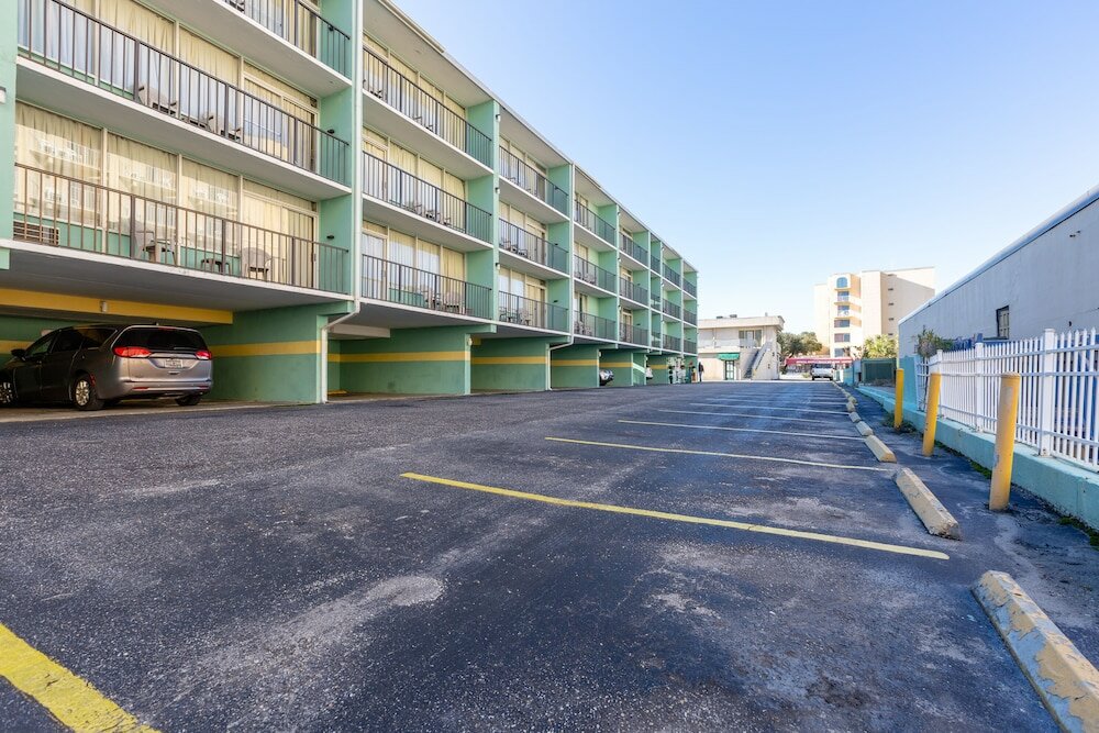 Фото Beach Club at Montego Inn