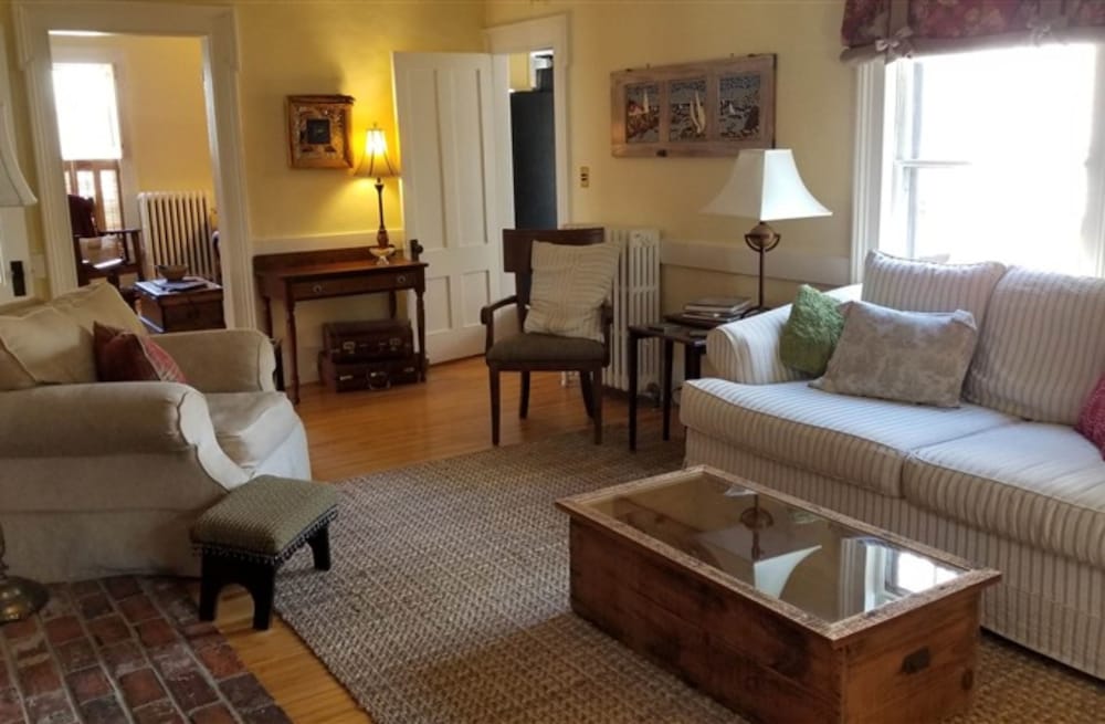 Фото Benjamin F. Packard House