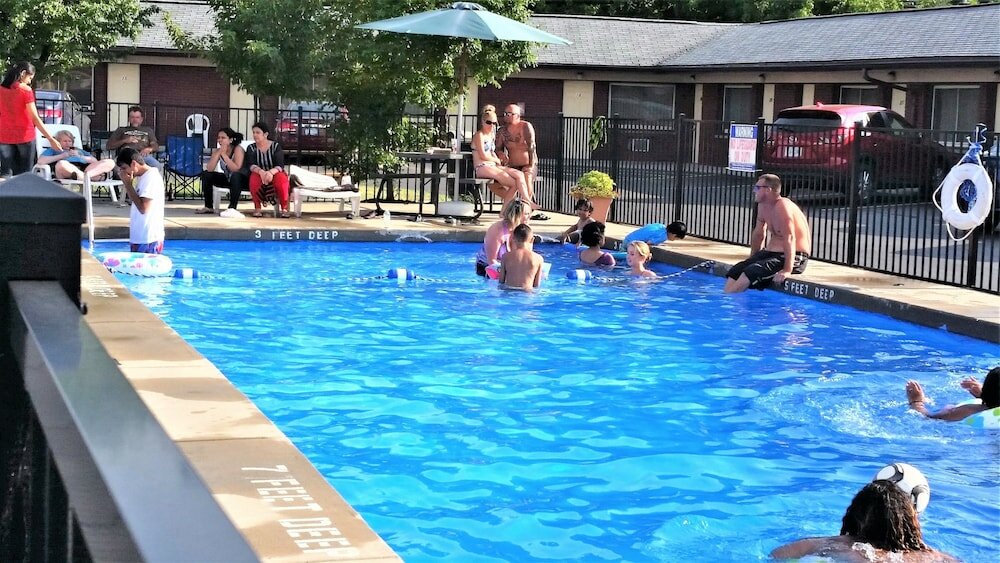 Фото Swiss Cottage Inn