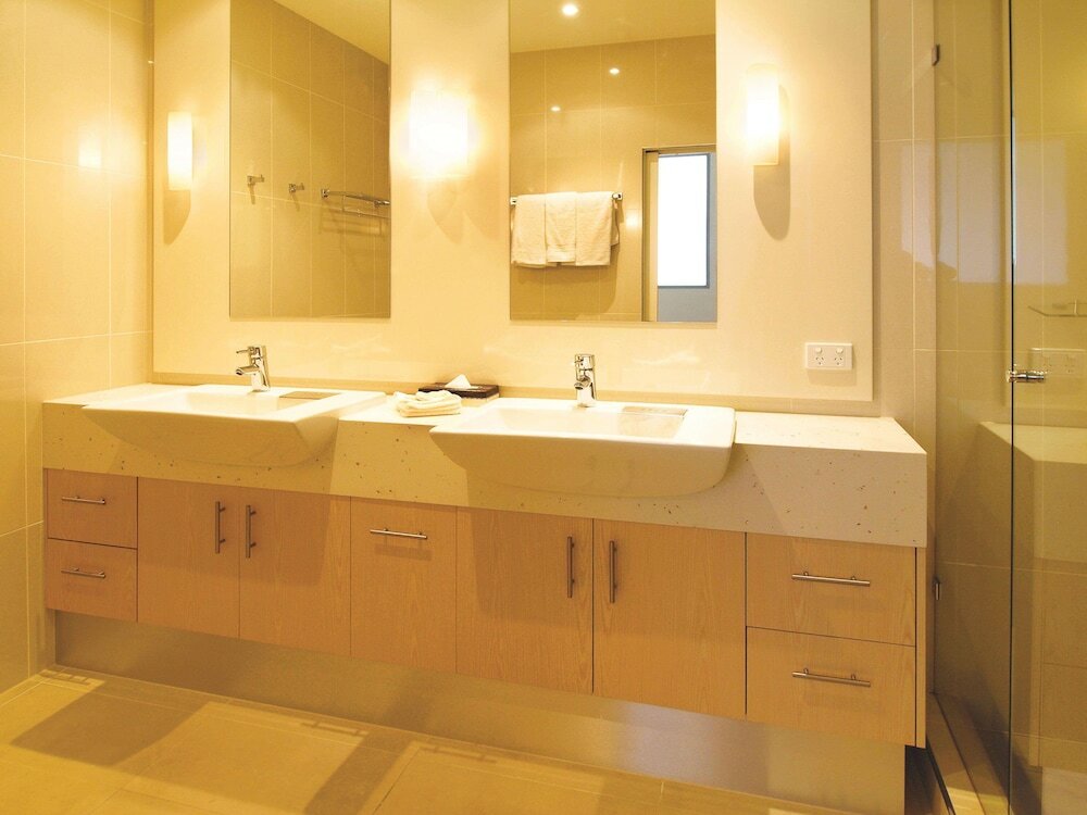 Фото Oaks Melbourne on Lonsdale Suites