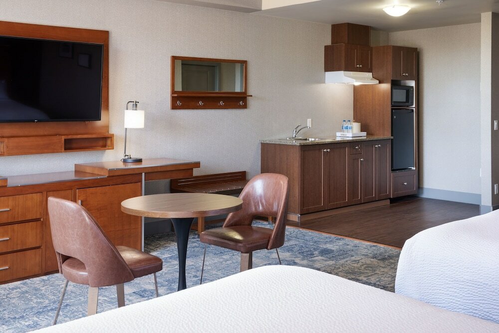 Фото Four Points by Sheraton Victoria Gateway