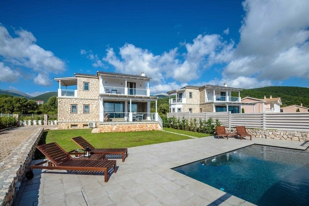 Фото White Villas