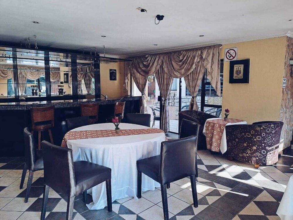 Фото Ecotel Premier Lodge & Conference Centre