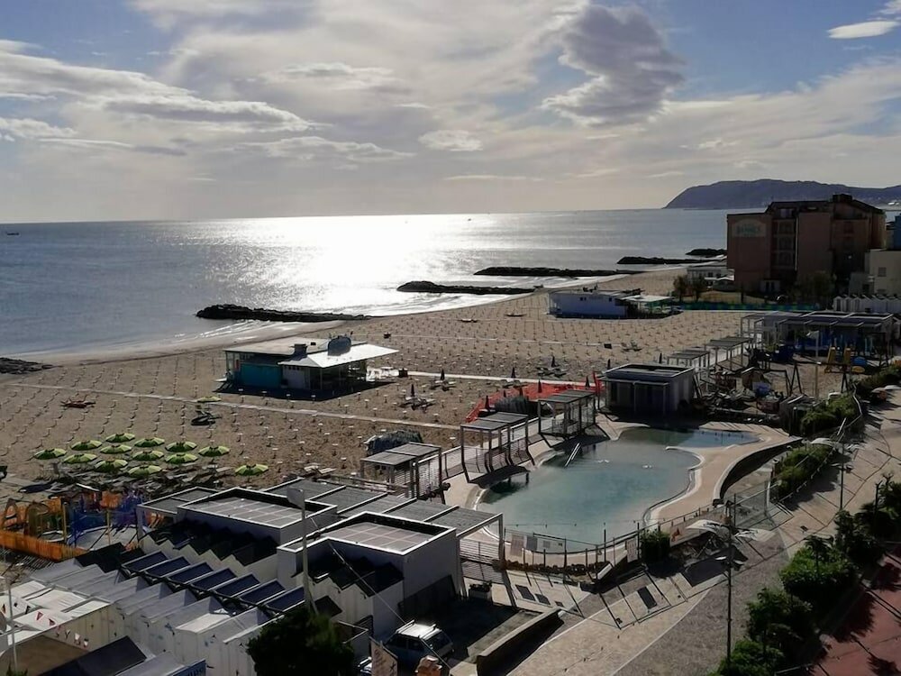 Фото Hotel Villa Rosa