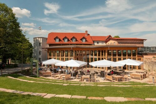 Гостиница Hotel Brunnenhaus Schloss Landau