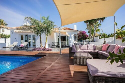 Гостиница Great Beach Side Villa – Semi Heated Pool