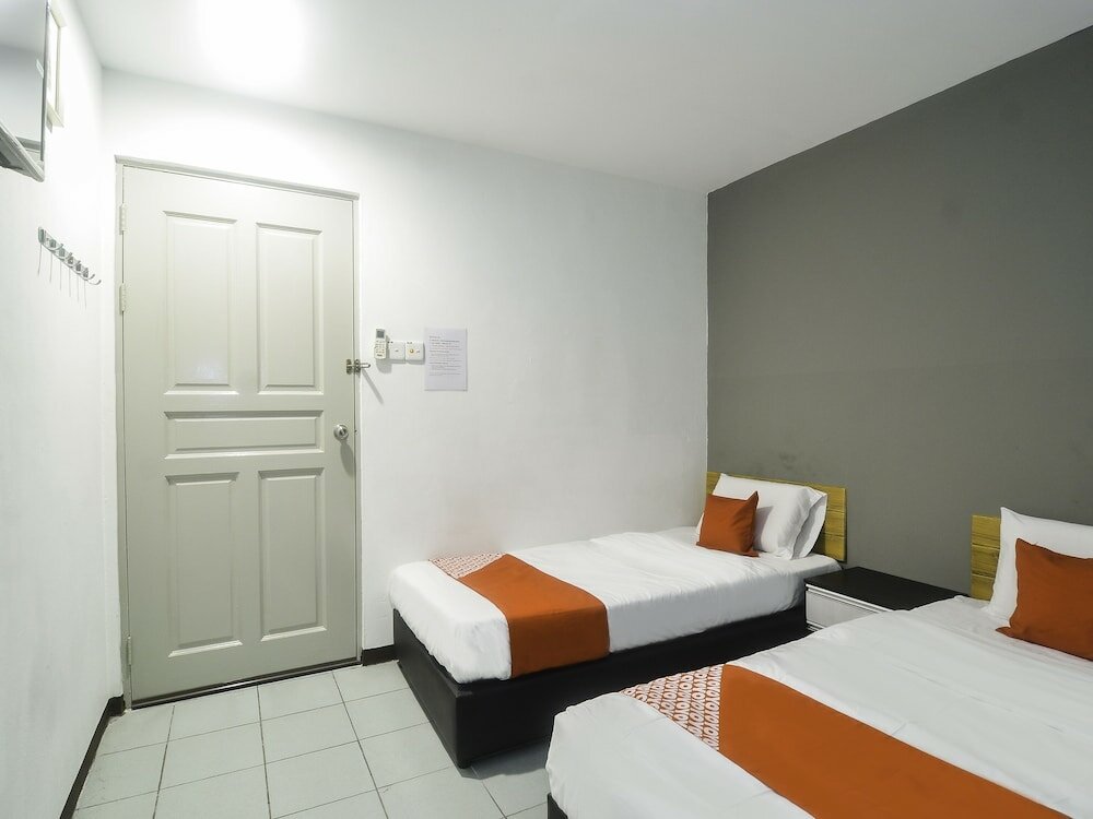 Фото Oyo 89465 Golden Lounge