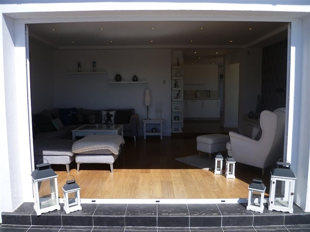 Фото Great Beach Side Villa – Semi Heated Pool