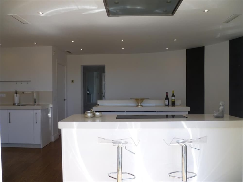 Фото Great Beach Side Villa – Semi Heated Pool