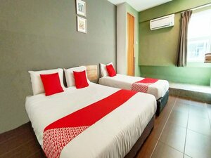 Гостиница Oyo 89465 Golden Lounge