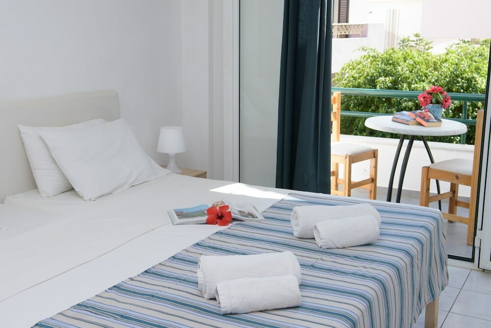 Фото Hiona Apartments