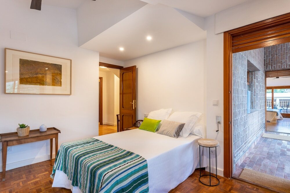 Фото 6 Bd Villa With Swimming Pool Close to City Center - Casa del Cadí