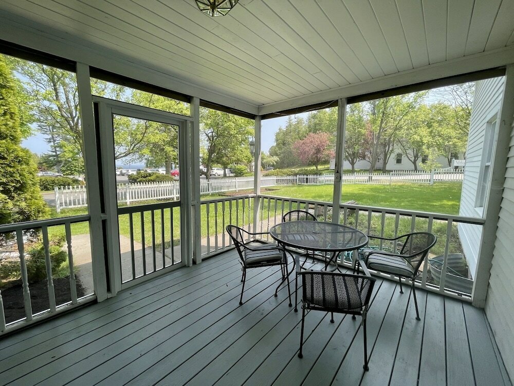 Фото Valcour Inn & Boathouse