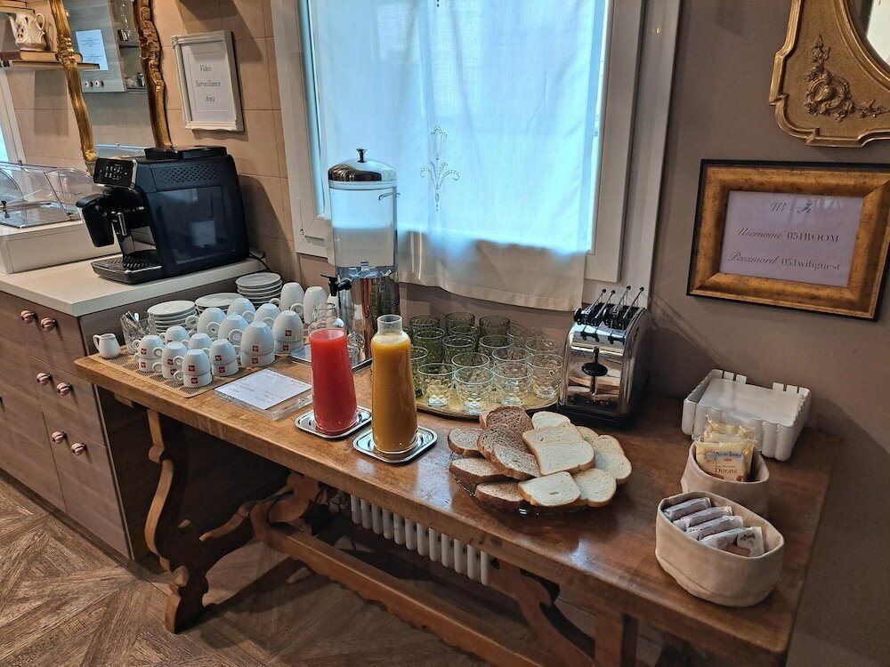 Фото 051 Room & Breakfast