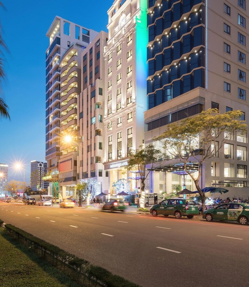 Фото Monarque Hotel