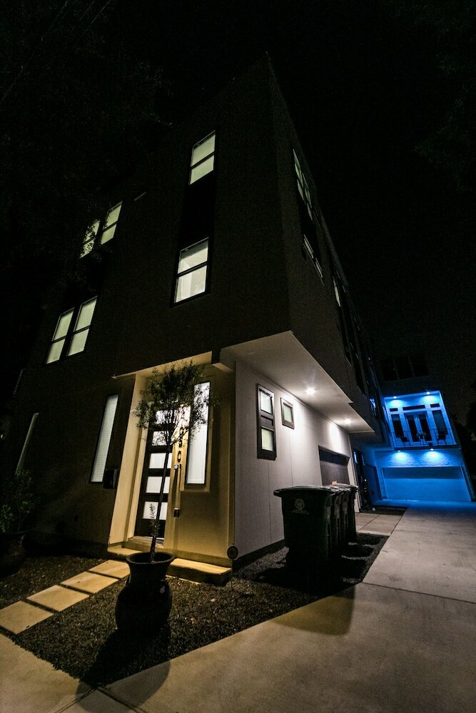 Фото Montrose Guesthouse Suites