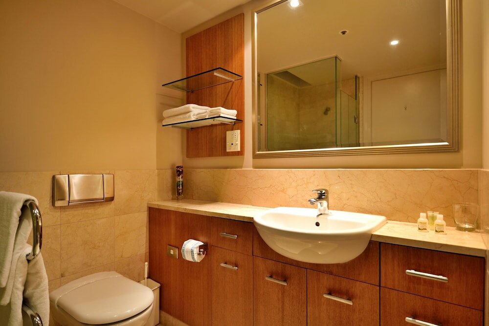 Фото Elegant Apartment With City View