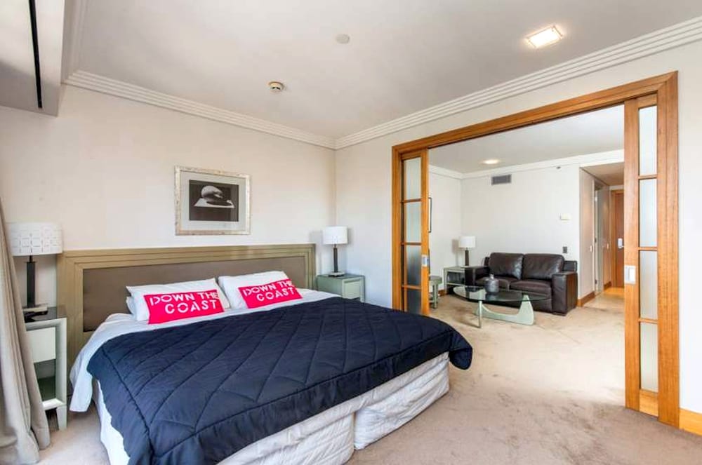 Фото Elegant Apartment With City View