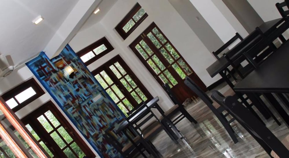 Фото Lizzie Villa Guest House