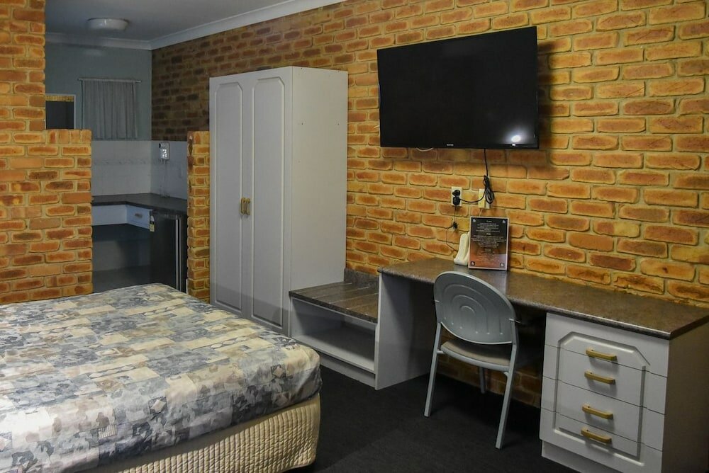 Фото The Crossing Motel