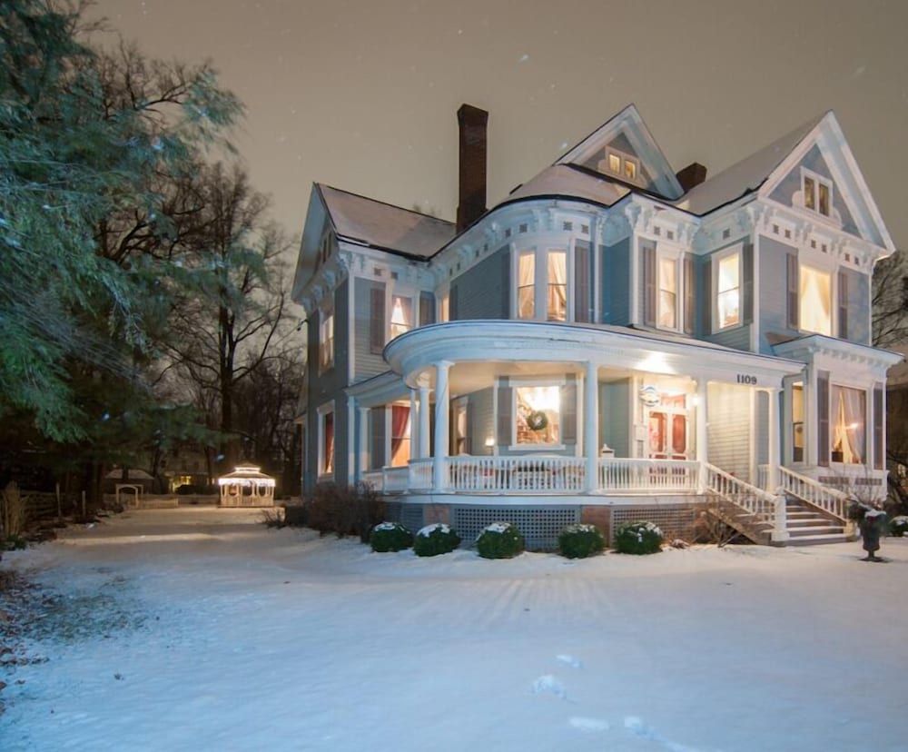 Фото Blessings on State Bed & Breakfast