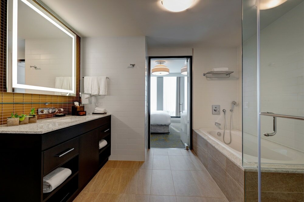 Фото Hotel X Toronto by Library Hotel Collection