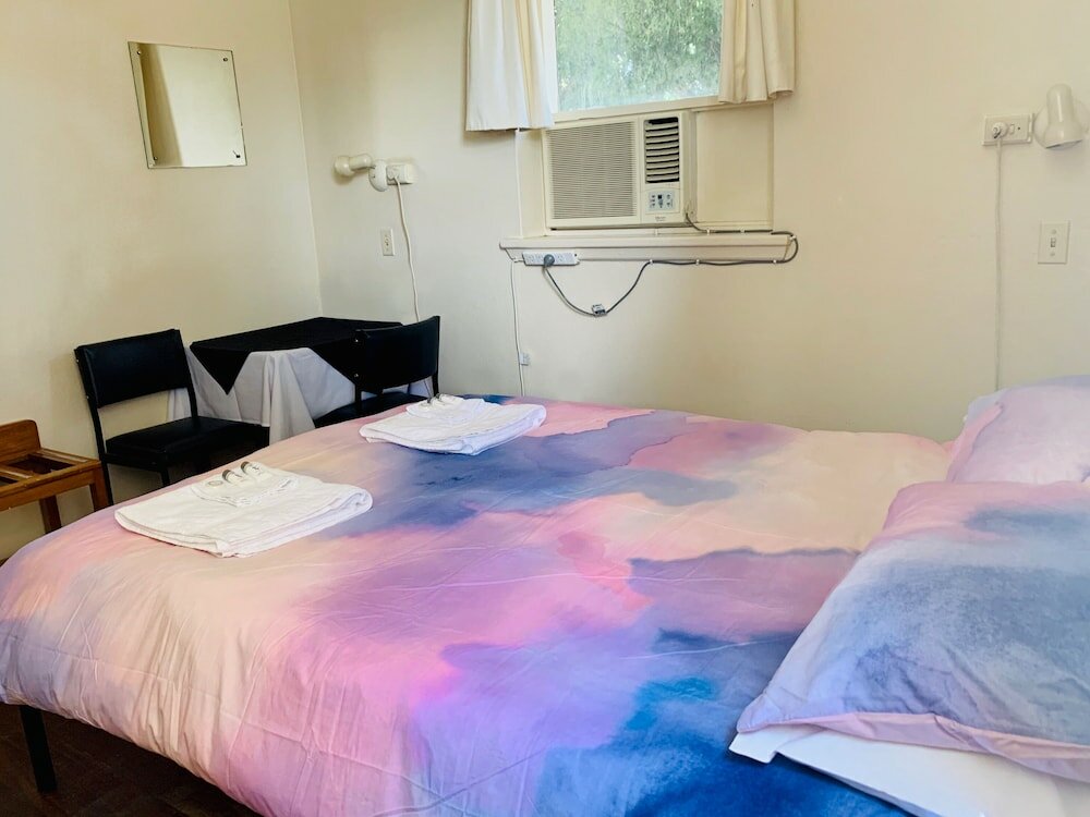 Фото Coonalpyn Hotel