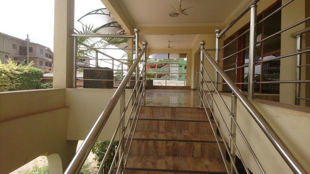 Фото The Golden Apple