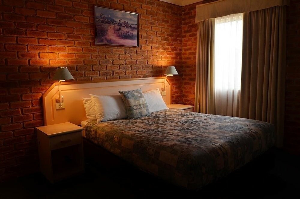 Фото The Crossing Motel