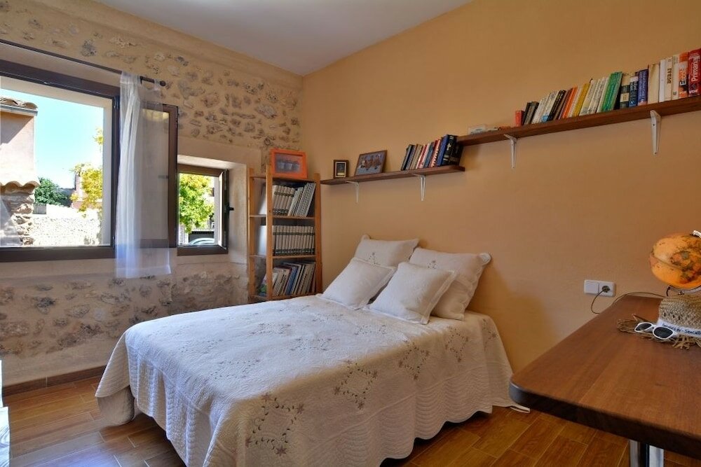 Фото Mallorca traditional village townhouse