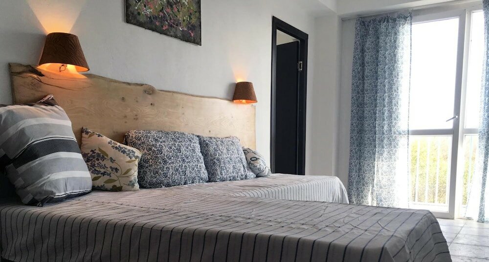 Фото Simple Pleasures Hotel