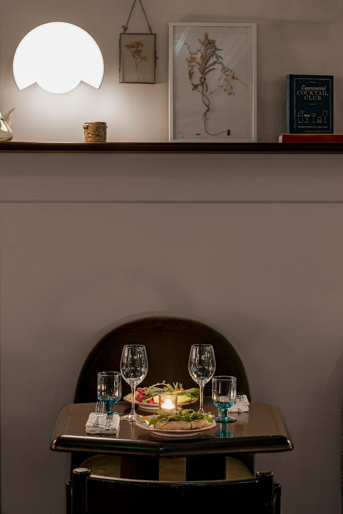 Фото The Henrietta Hotel