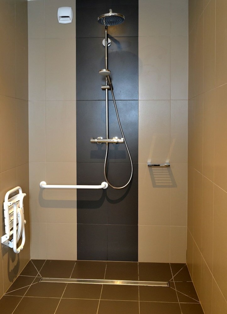 Фото Hôtel-Restaurant Le Monarque