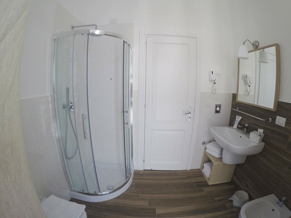 Фото Rooms Stazione Centrale