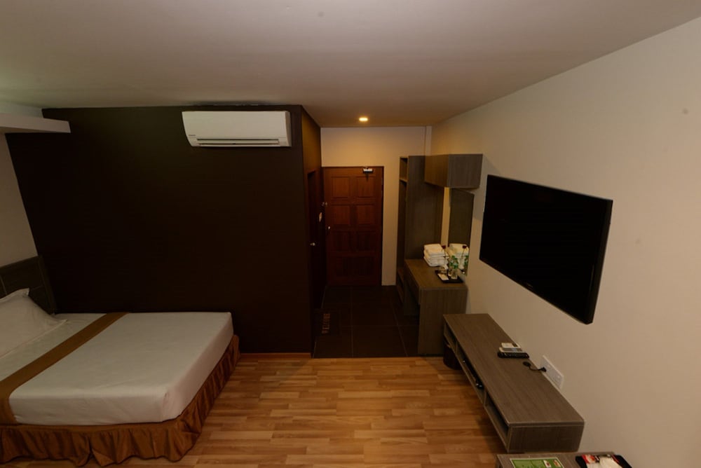 Фото Min Nandar Garden Hotel